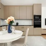 Stylish One Bedroom In By Renters Wrocław