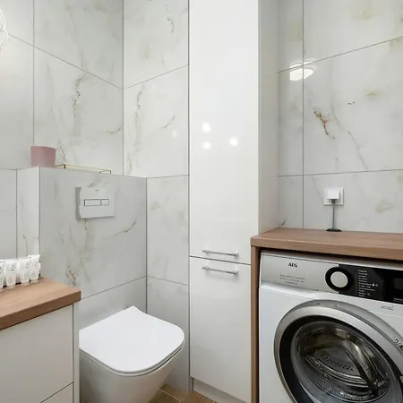 Stylish One Bedroom In By Renters * Vratislav