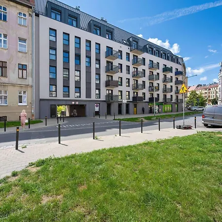 Stylish One Bedroom In By Renters