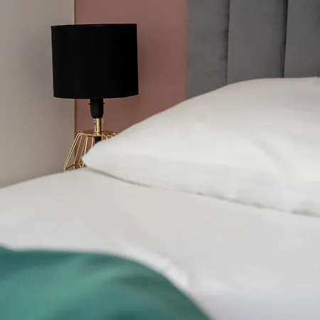 Stylish One Bedroom In By Renters Apartmán *