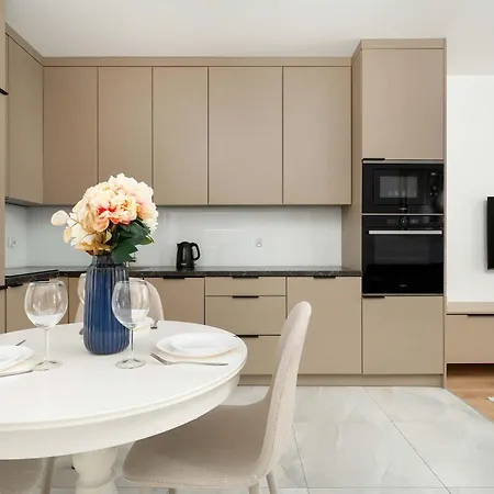 Stylish One Bedroom In By Renters Vratislav