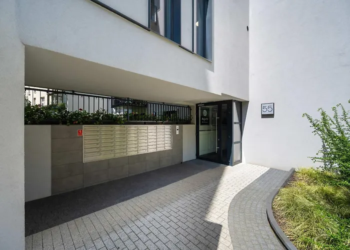 Stylish One Bedroom In By Renters